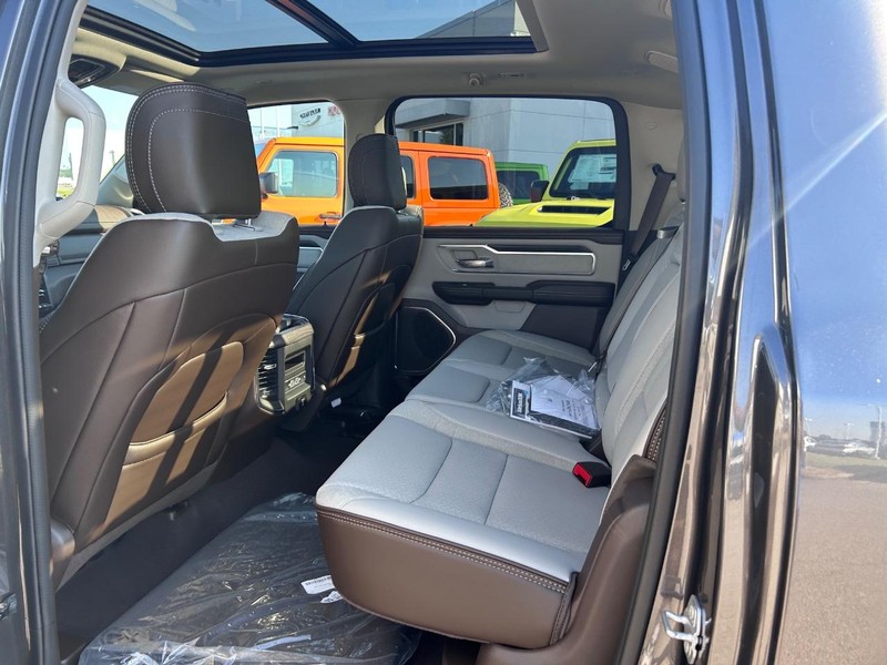 Ram 1500 Vehicle Full-screen Gallery Image 8