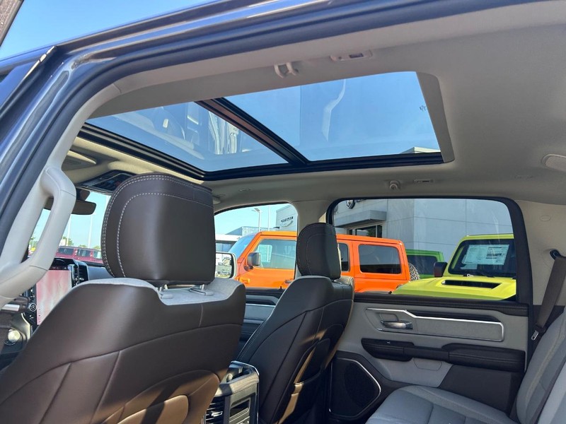 Ram 1500 Vehicle Full-screen Gallery Image 9