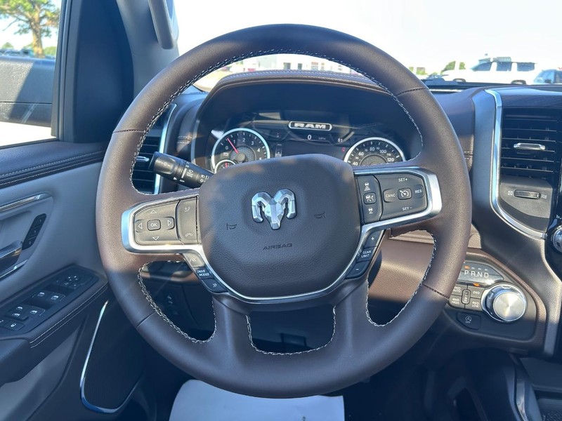 Ram 1500 Vehicle Full-screen Gallery Image 11