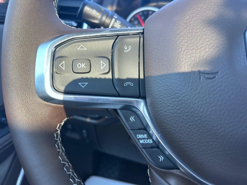 Ram 1500 Vehicle Full-screen Gallery Image 12