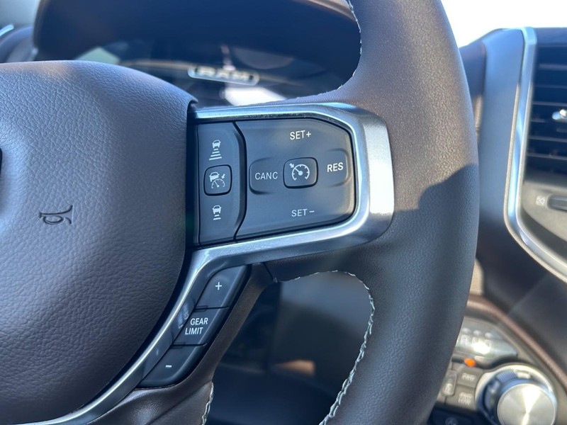 Ram 1500 Vehicle Full-screen Gallery Image 13