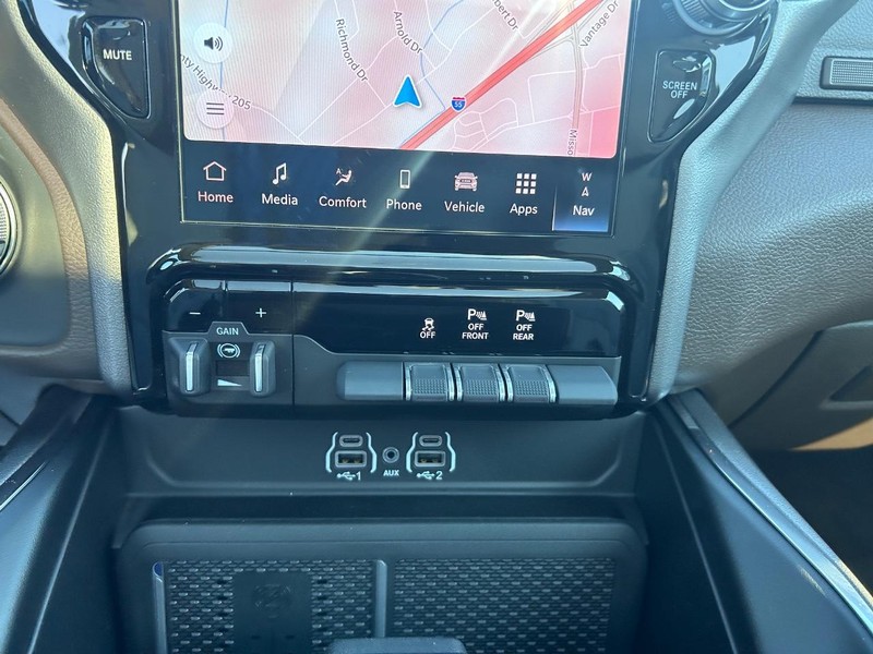 Ram 1500 Vehicle Full-screen Gallery Image 17