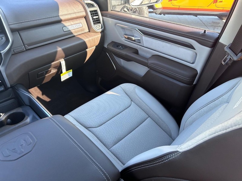 Ram 1500 Vehicle Full-screen Gallery Image 19