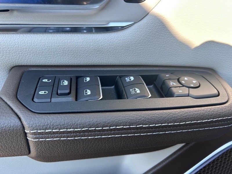 Ram 1500 Vehicle Full-screen Gallery Image 20