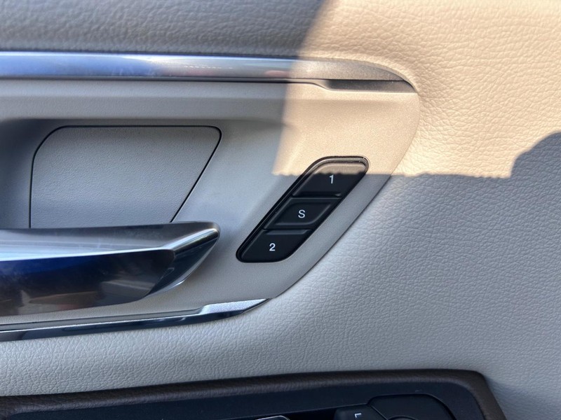 Ram 1500 Vehicle Full-screen Gallery Image 21