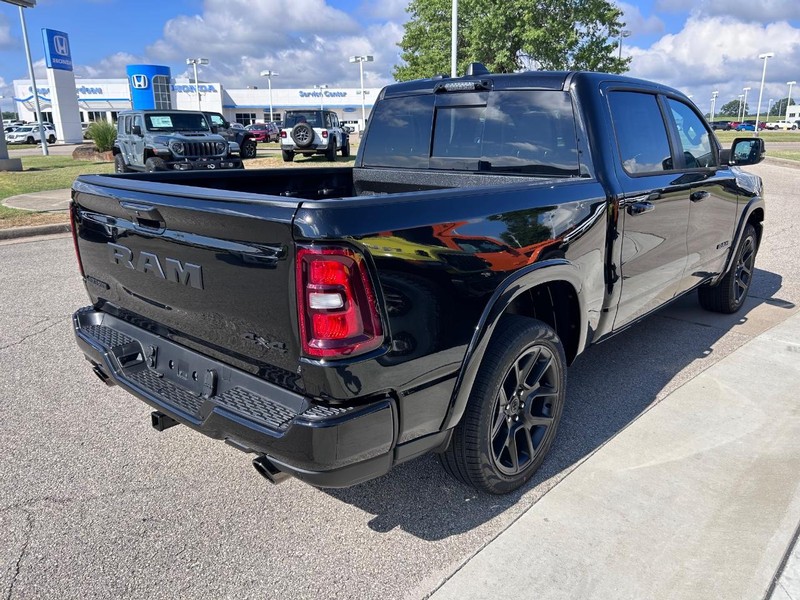 Ram 1500 Vehicle Full-screen Gallery Image 4