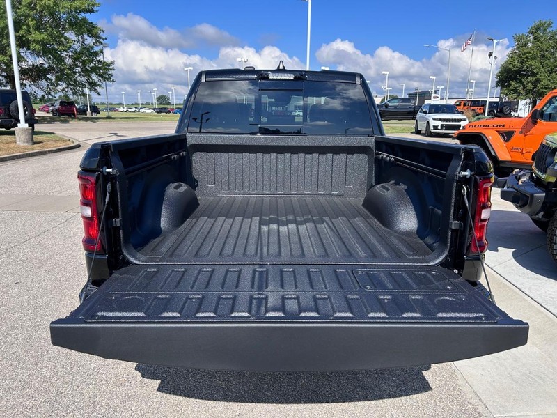 Ram 1500 Vehicle Full-screen Gallery Image 6