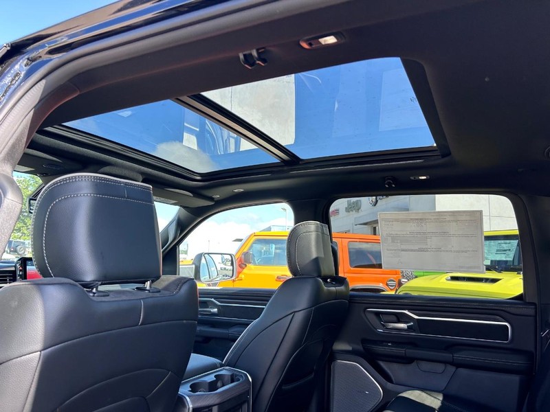 Ram 1500 Vehicle Full-screen Gallery Image 9