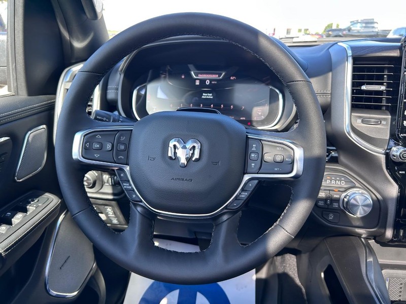 Ram 1500 Vehicle Full-screen Gallery Image 11