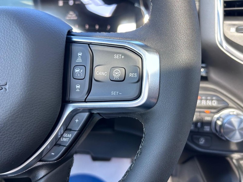 Ram 1500 Vehicle Full-screen Gallery Image 13