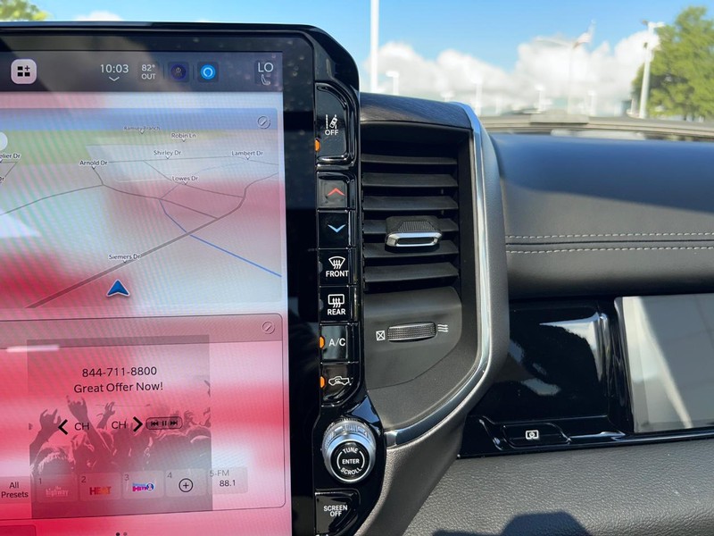 Ram 1500 Vehicle Full-screen Gallery Image 16