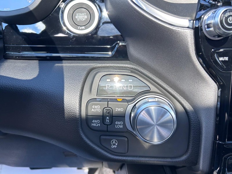 Ram 1500 Vehicle Full-screen Gallery Image 17