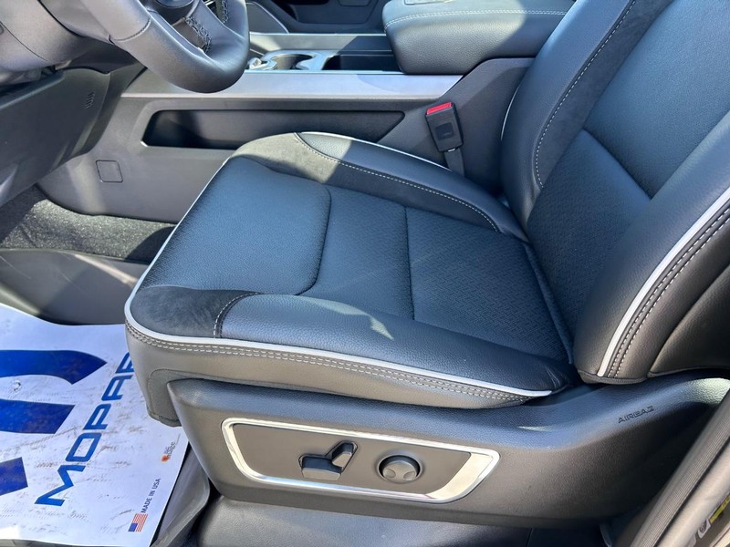 Ram 1500 Vehicle Full-screen Gallery Image 21