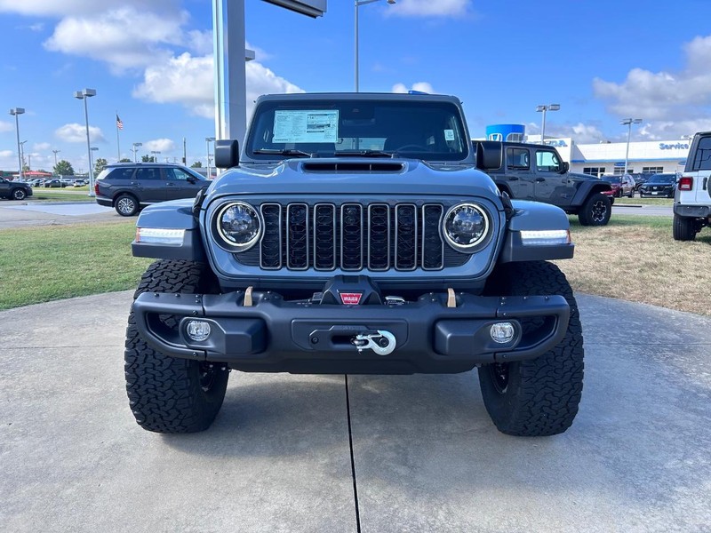 Jeep Wrangler Vehicle Full-screen Gallery Image 2