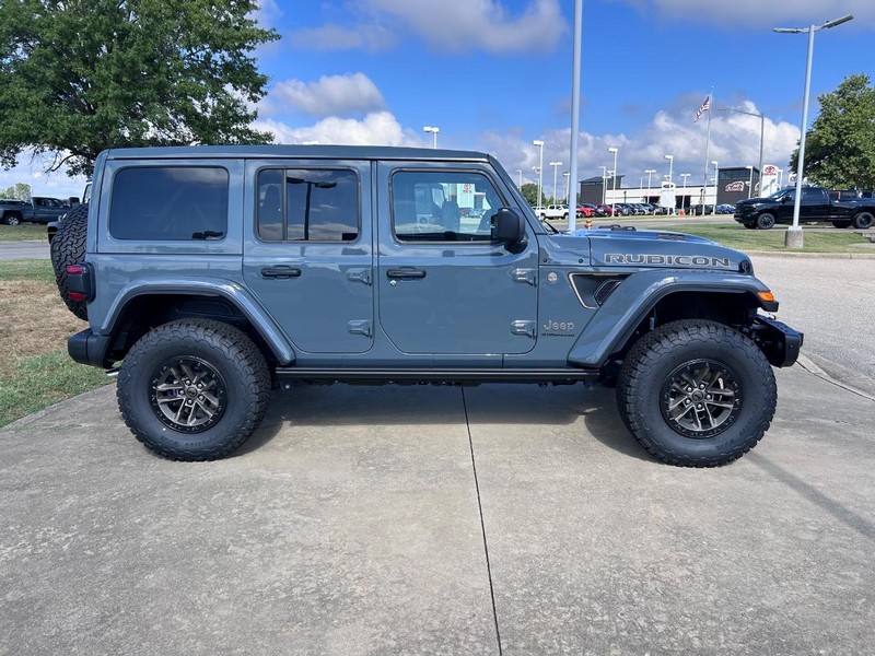 Jeep Wrangler Vehicle Full-screen Gallery Image 4