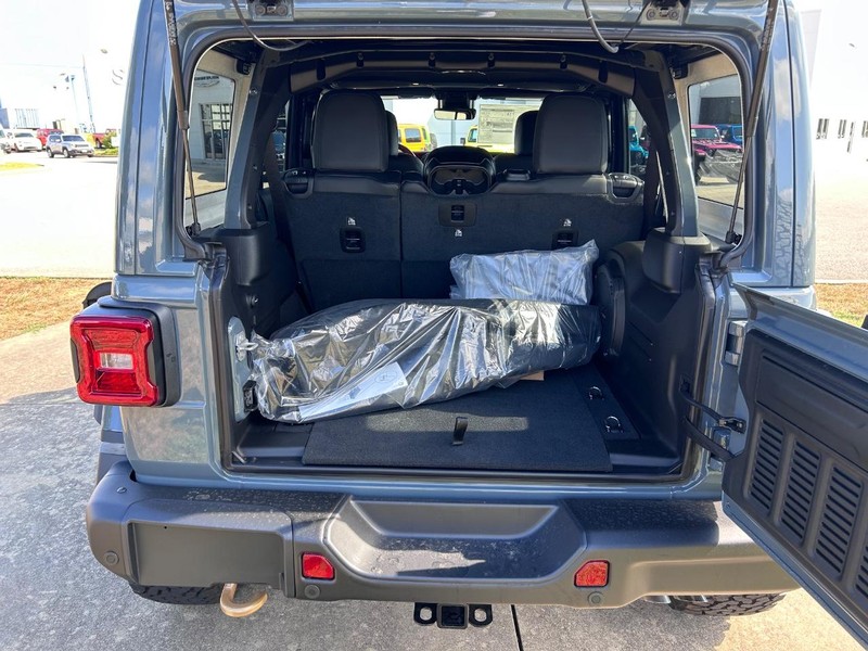 Jeep Wrangler Vehicle Full-screen Gallery Image 7