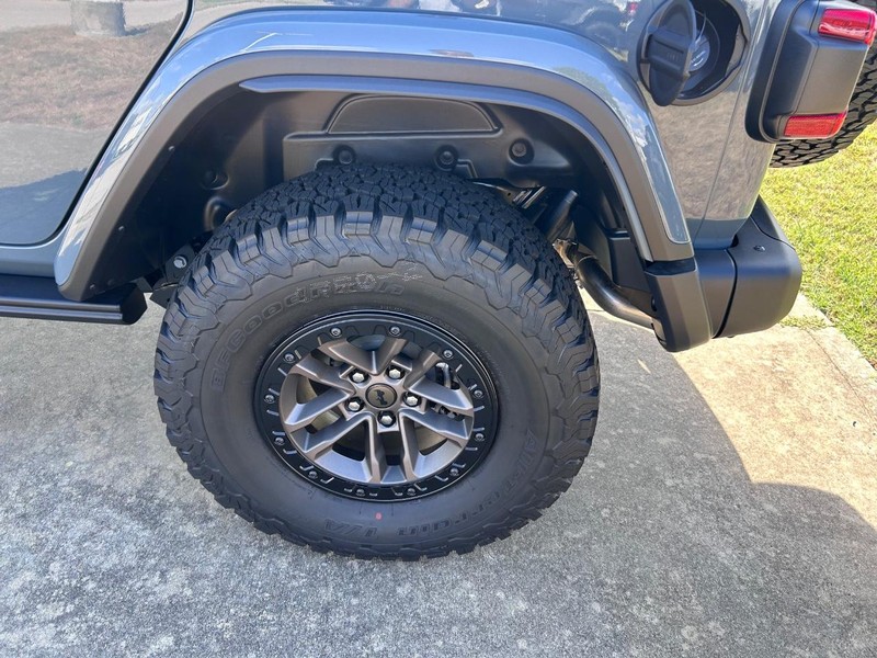 Jeep Wrangler Vehicle Full-screen Gallery Image 8