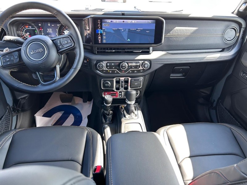 Jeep Wrangler Vehicle Full-screen Gallery Image 10