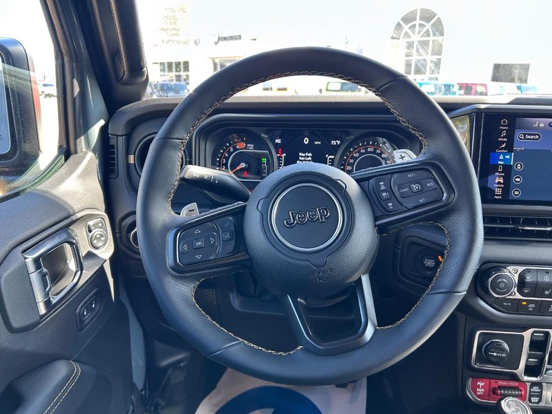 Jeep Wrangler Vehicle Full-screen Gallery Image 11