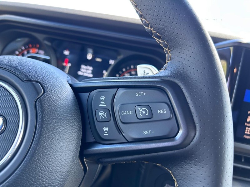 Jeep Wrangler Vehicle Full-screen Gallery Image 13