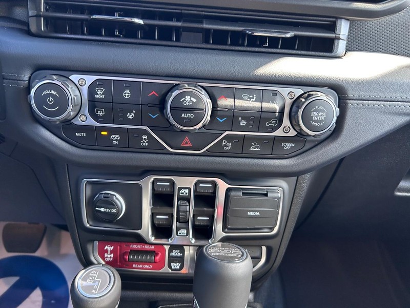 Jeep Wrangler Vehicle Full-screen Gallery Image 15