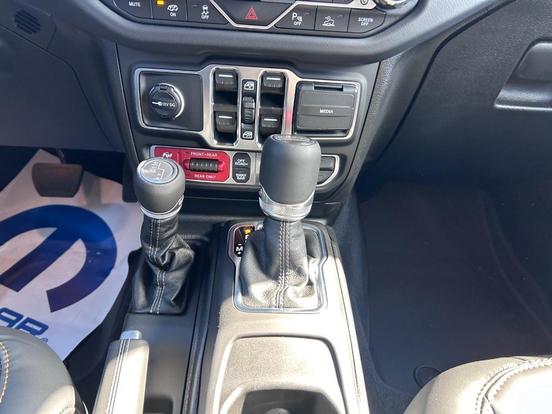 Jeep Wrangler Vehicle Full-screen Gallery Image 16