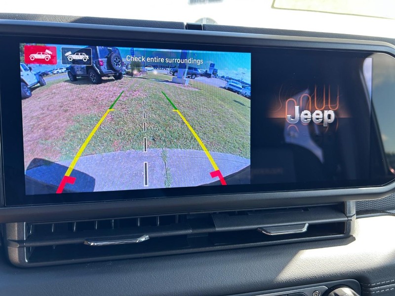 Jeep Wrangler Vehicle Full-screen Gallery Image 21