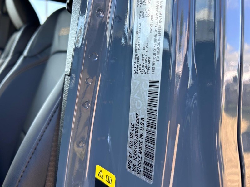 Jeep Wrangler Vehicle Full-screen Gallery Image 22