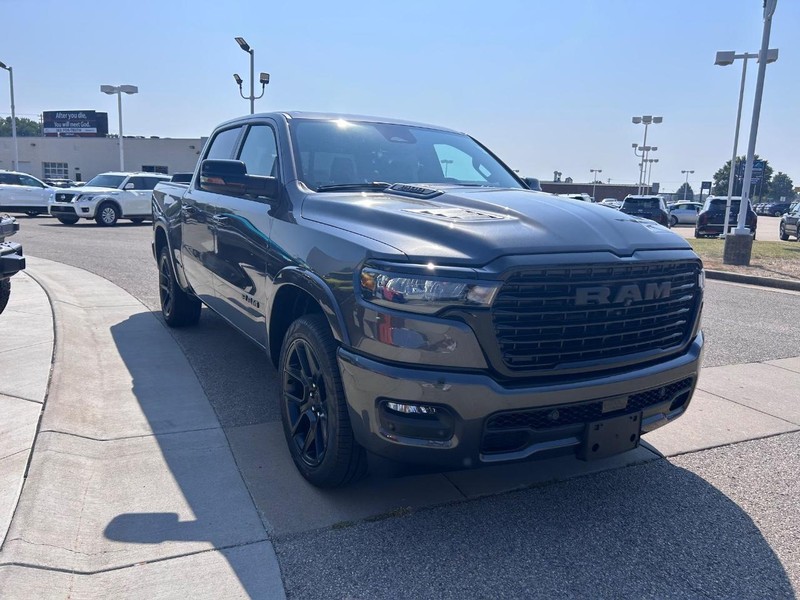 Ram 1500 Vehicle Full-screen Gallery Image 3