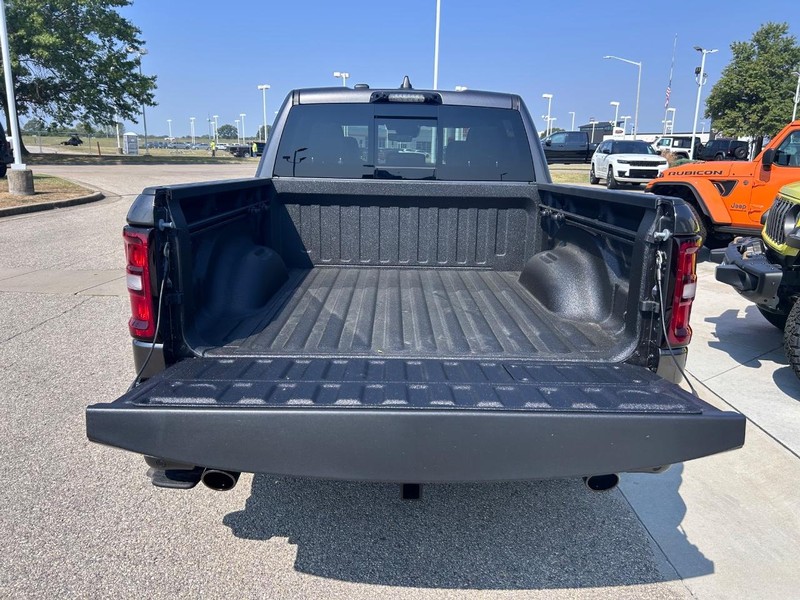 Ram 1500 Vehicle Full-screen Gallery Image 6