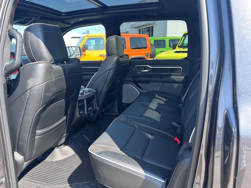 Ram 1500 Vehicle Full-screen Gallery Image 8