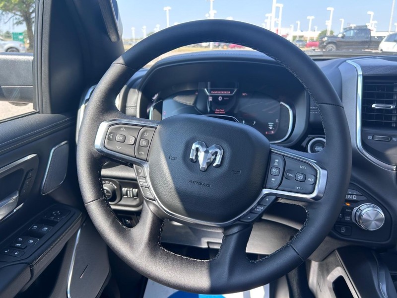 Ram 1500 Vehicle Full-screen Gallery Image 11