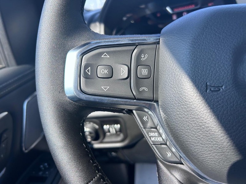 Ram 1500 Vehicle Full-screen Gallery Image 12