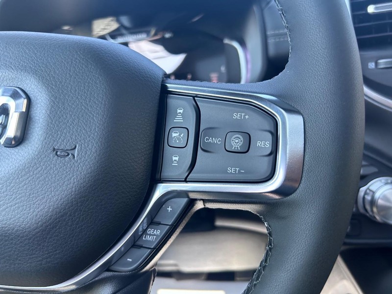 Ram 1500 Vehicle Full-screen Gallery Image 13