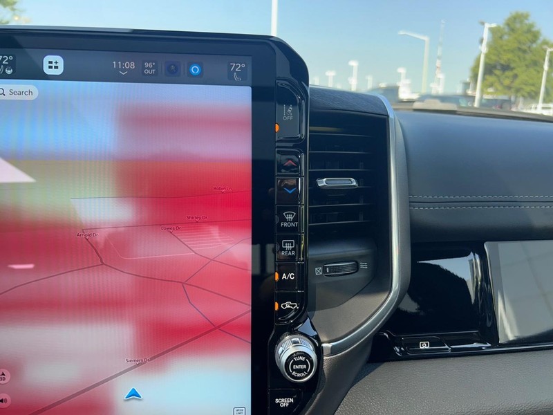 Ram 1500 Vehicle Full-screen Gallery Image 16