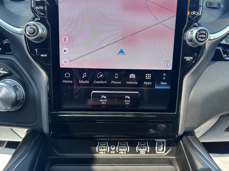 Ram 1500 Vehicle Full-screen Gallery Image 17