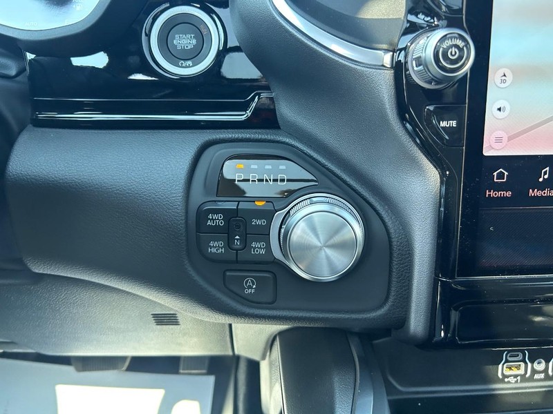 Ram 1500 Vehicle Full-screen Gallery Image 18