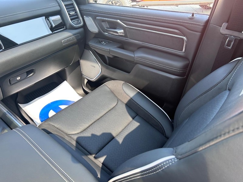 Ram 1500 Vehicle Full-screen Gallery Image 19