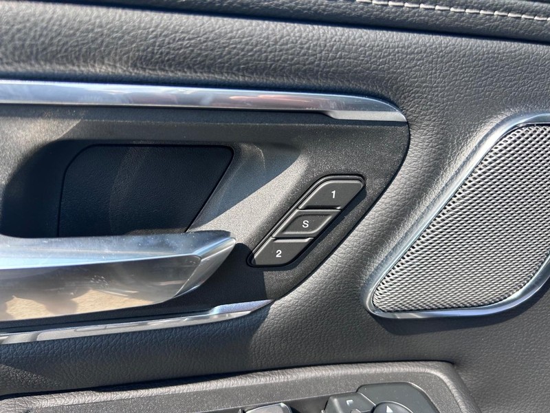 Ram 1500 Vehicle Full-screen Gallery Image 21