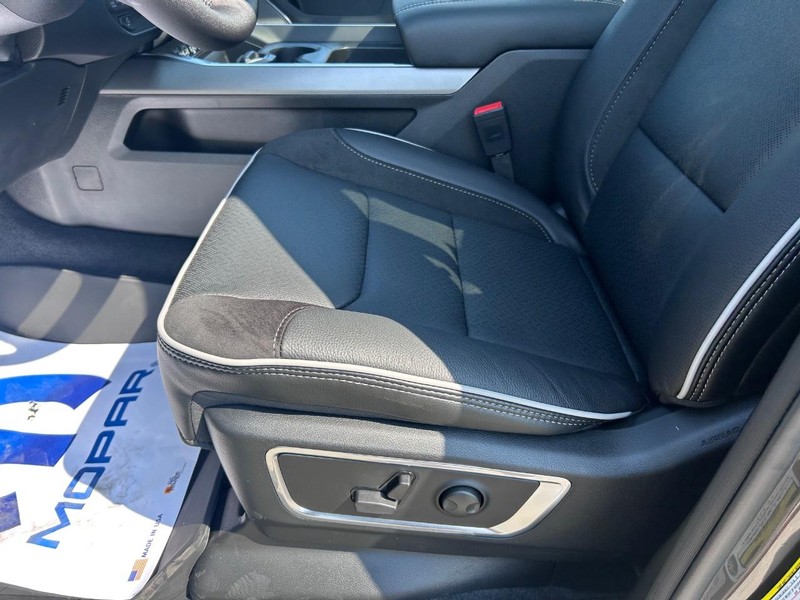 Ram 1500 Vehicle Full-screen Gallery Image 22