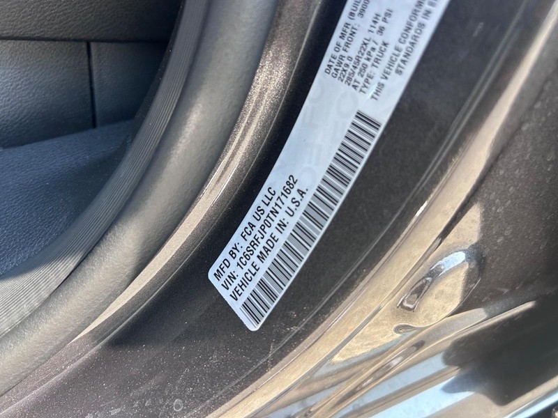 Ram 1500 Vehicle Full-screen Gallery Image 25