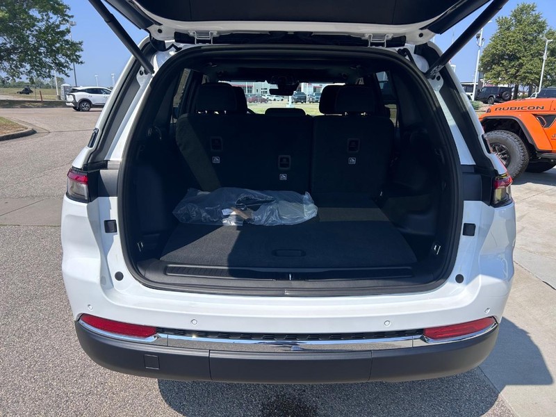 Jeep Grand Cherokee Vehicle Full-screen Gallery Image 6