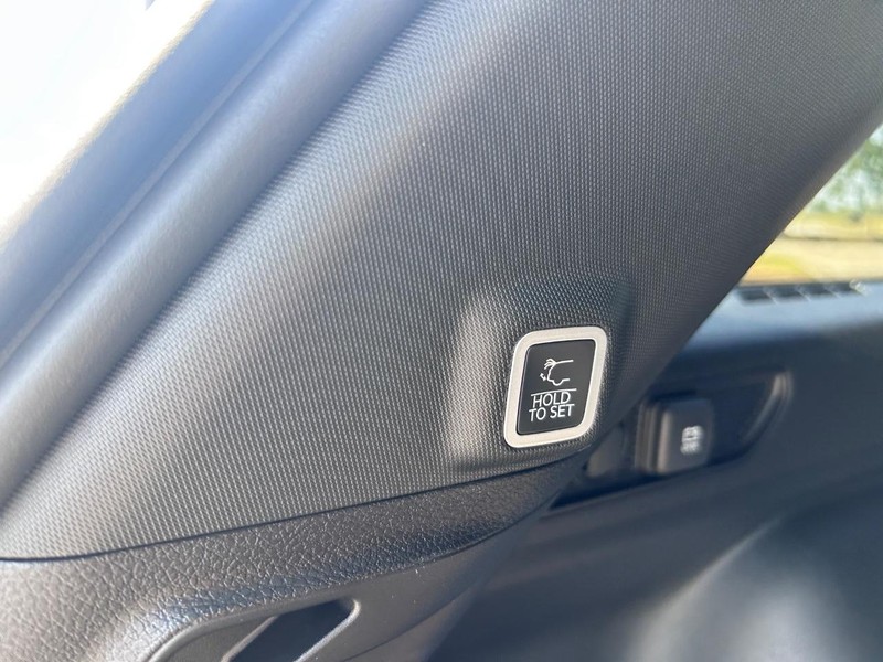 Jeep Grand Cherokee Vehicle Full-screen Gallery Image 7