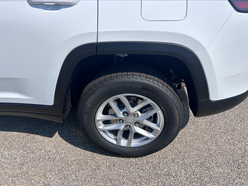 Jeep Grand Cherokee Vehicle Full-screen Gallery Image 8