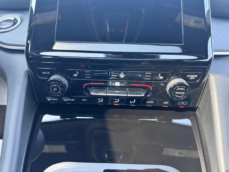 Jeep Grand Cherokee Vehicle Full-screen Gallery Image 16