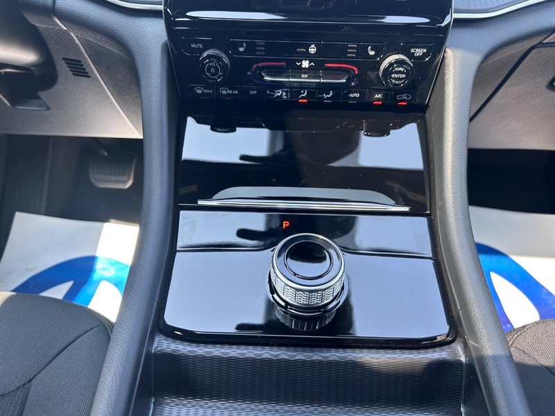 Jeep Grand Cherokee Vehicle Full-screen Gallery Image 17