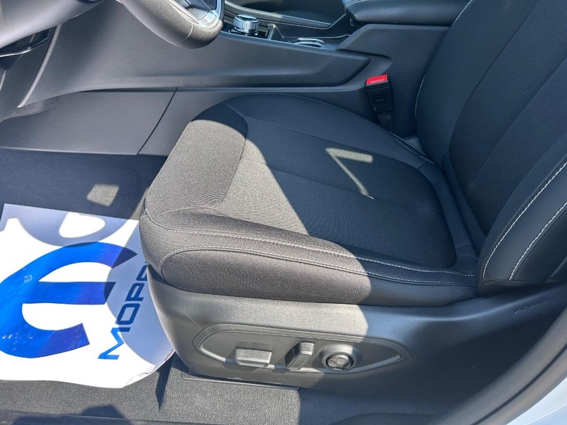 Jeep Grand Cherokee Vehicle Full-screen Gallery Image 20