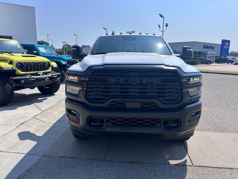 Ram 3500 Vehicle Full-screen Gallery Image 2