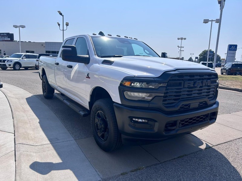 Ram 3500 Vehicle Full-screen Gallery Image 3