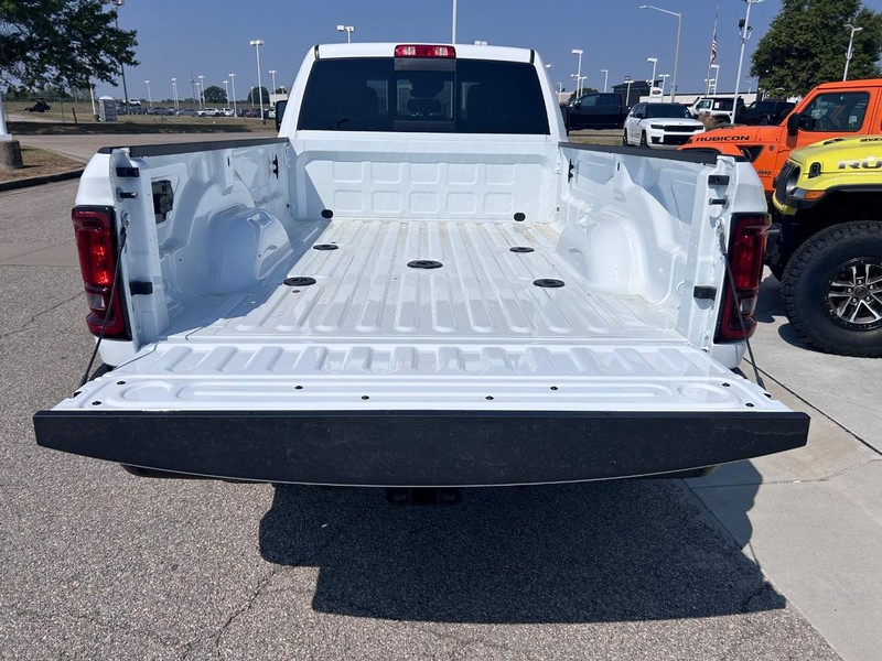 Ram 3500 Vehicle Full-screen Gallery Image 6
